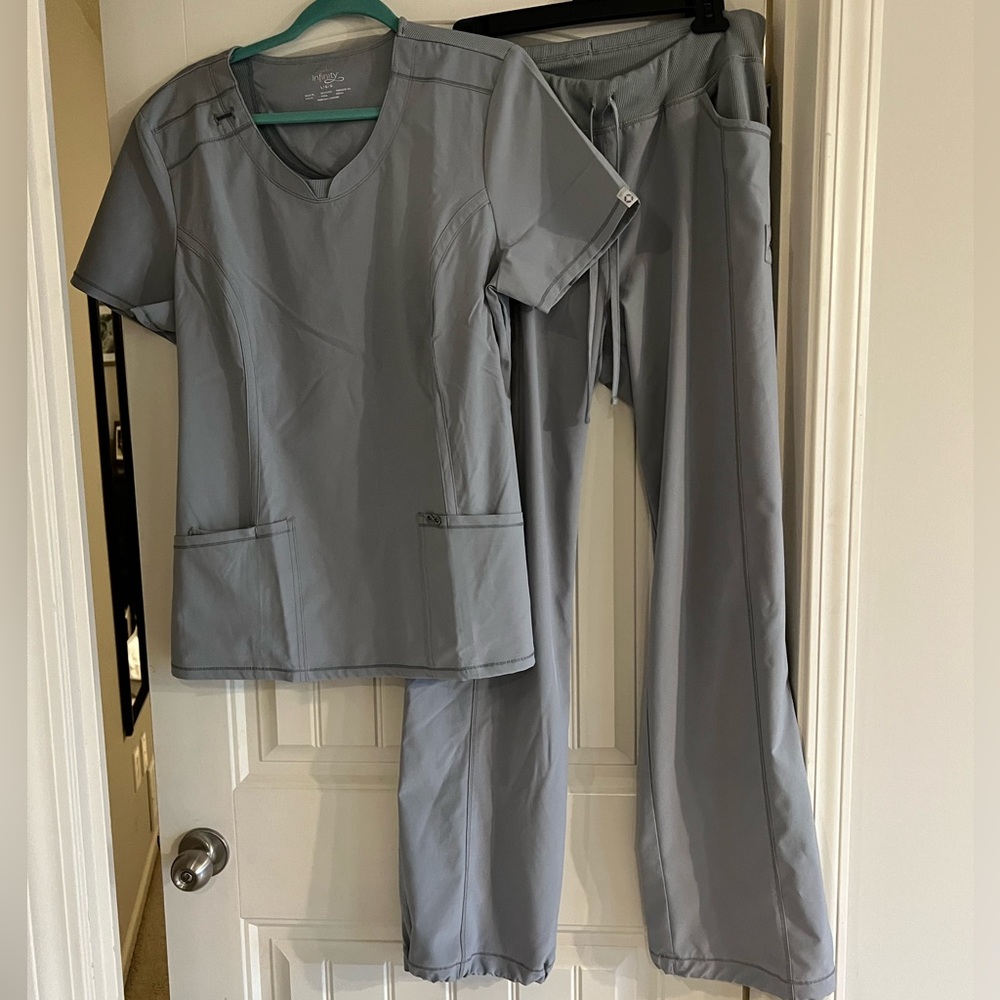 Women’s Cherokee Infinity Scrub Set!